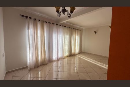 Casa à venda com 176m², 4 quartos e 2 vagas Casa à venda com 176m², 4 quartos e 2 vagasSala