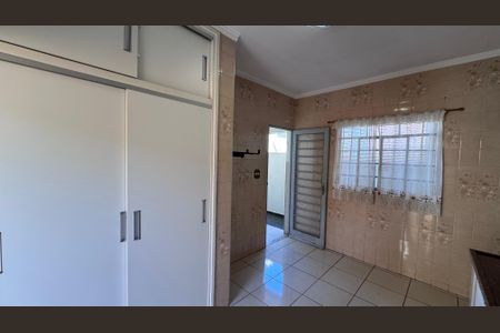 Casa à venda com 176m², 4 quartos e 2 vagas Casa à venda com 176m², 4 quartos e 2 vagasCozinha