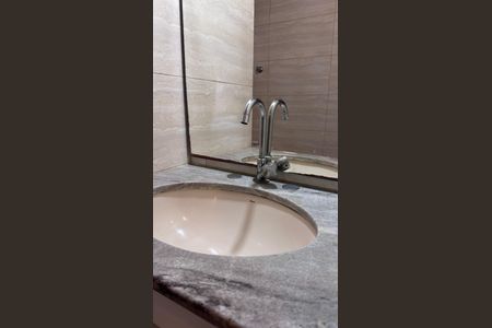 Casa à venda com 176m², 4 quartos e 2 vagas Casa à venda com 176m², 4 quartos e 2 vagasBanheiro da Suíte