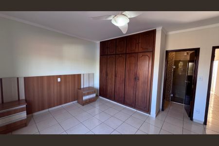 Casa à venda com 176m², 4 quartos e 2 vagas Casa à venda com 176m², 4 quartos e 2 vagasSuíte