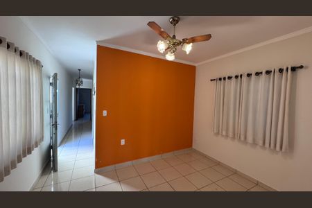 Casa à venda com 176m², 4 quartos e 2 vagas Casa à venda com 176m², 4 quartos e 2 vagasSala