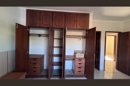 Casa à venda com 176m², 4 quartos e 2 vagas Casa à venda com 176m², 4 quartos e 2 vagasSuíte