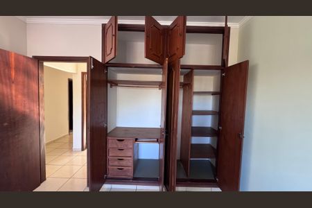 Casa à venda com 176m², 4 quartos e 2 vagas Casa à venda com 176m², 4 quartos e 2 vagasQuarto 2