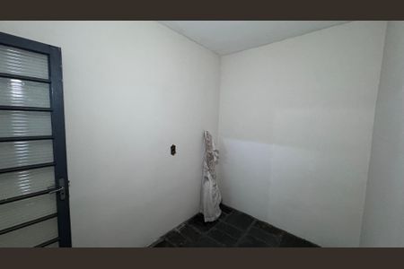 Casa à venda com 176m², 4 quartos e 2 vagas Casa à venda com 176m², 4 quartos e 2 vagasEdícula