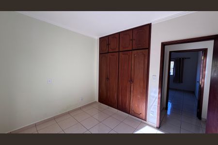 Casa à venda com 176m², 4 quartos e 2 vagas Casa à venda com 176m², 4 quartos e 2 vagasQuarto 1