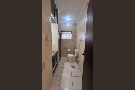 Casa à venda com 176m², 4 quartos e 2 vagas Casa à venda com 176m², 4 quartos e 2 vagasBanheiro Social