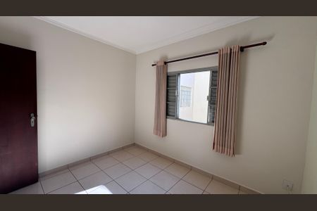 Casa à venda com 176m², 4 quartos e 2 vagas Casa à venda com 176m², 4 quartos e 2 vagasQuarto 1