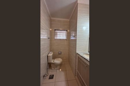 Casa à venda com 176m², 4 quartos e 2 vagas Casa à venda com 176m², 4 quartos e 2 vagasBanheiro da Suíte