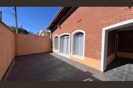 Casa à venda com 176m², 4 quartos e 2 vagas Casa à venda com 176m², 4 quartos e 2 vagasGaragem