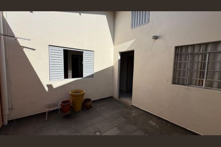 Casa à venda com 176m², 4 quartos e 2 vagas Casa à venda com 176m², 4 quartos e 2 vagasÁrea Externa