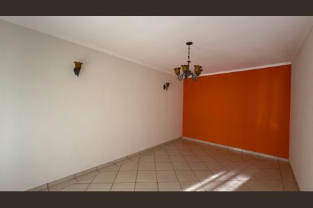 Casa à venda com 176m², 4 quartos e 2 vagas Casa à venda com 176m², 4 quartos e 2 vagasSala