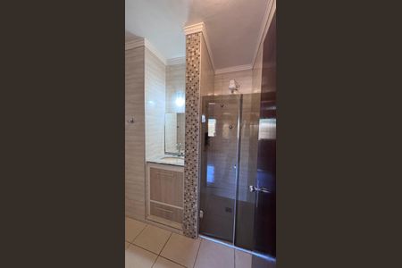 Casa à venda com 176m², 4 quartos e 2 vagas Casa à venda com 176m², 4 quartos e 2 vagasBanheiro da Suíte