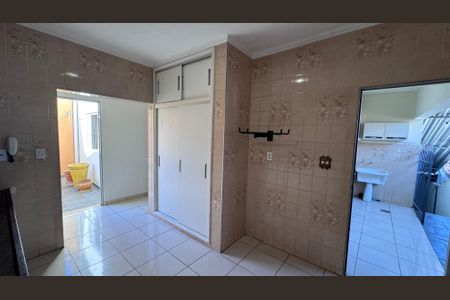 Casa à venda com 176m², 4 quartos e 2 vagas Casa à venda com 176m², 4 quartos e 2 vagasCozinha