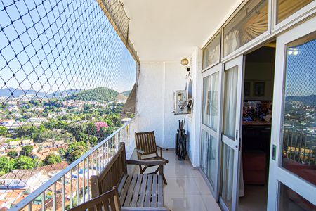 Apartamento à venda com 143m², 4 quartos e 1 vaga Apartamento à venda com 143m², 4 quartos e 1 vagaVaranda