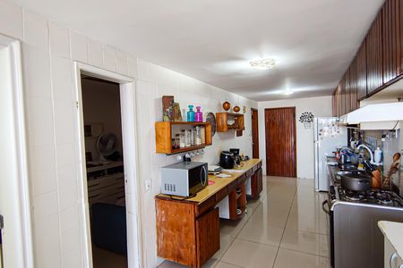 Apartamento à venda com 143m², 4 quartos e 1 vaga Apartamento à venda com 143m², 4 quartos e 1 vagaCozinha e Área de Serviço