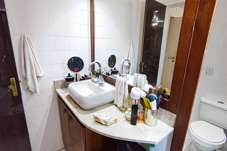 Apartamento à venda com 143m², 4 quartos e 1 vaga Apartamento à venda com 143m², 4 quartos e 1 vagaSuíte Banheiro