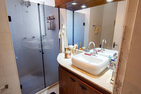 Apartamento à venda com 143m², 4 quartos e 1 vaga Apartamento à venda com 143m², 4 quartos e 1 vagaBanheiro Social