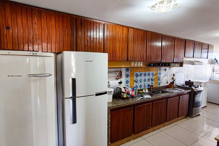 Apartamento à venda com 143m², 4 quartos e 1 vaga Apartamento à venda com 143m², 4 quartos e 1 vagaCozinha e Área de Serviço