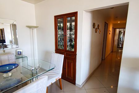Apartamento à venda com 143m², 4 quartos e 1 vaga Apartamento à venda com 143m², 4 quartos e 1 vagaSala