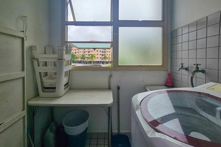 Área de serviço de apartamento para alugar com 2 quartos, 60m² em Jardim Tres Marias, Guarujá