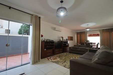 Casa de condomínio para alugar com 410m², 5 quartos e 4 vagasSala