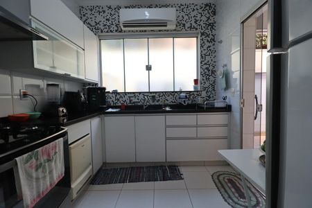 Casa de condomínio para alugar com 410m², 5 quartos e 4 vagasCozinha