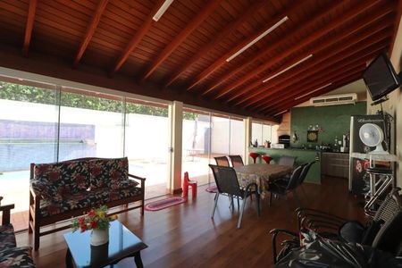 Casa de condomínio para alugar com 410m², 5 quartos e 4 vagasVaranda 