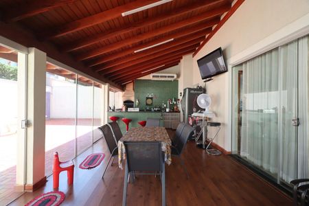 Casa de condomínio para alugar com 410m², 5 quartos e 4 vagasVaranda 