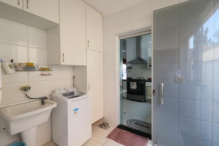 Casa de condomínio para alugar com 410m², 5 quartos e 4 vagasÁrea de Serviço