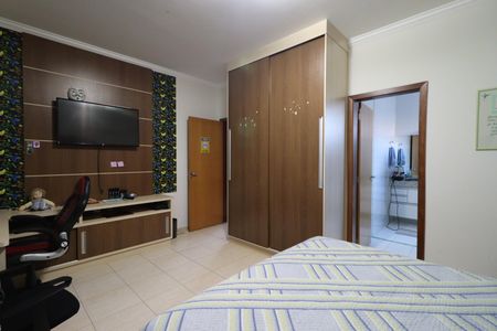 Casa de condomínio para alugar com 410m², 5 quartos e 4 vagasSuíte 3