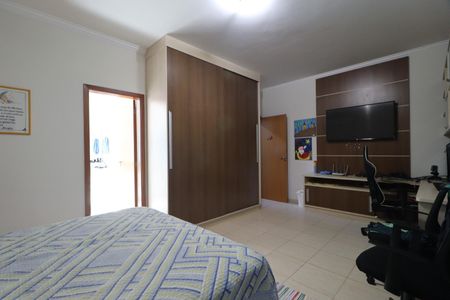 Casa de condomínio para alugar com 410m², 5 quartos e 4 vagasSuíte 2