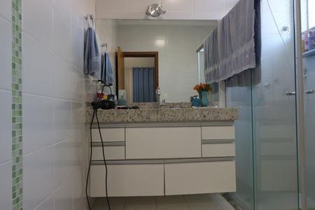 Casa de condomínio para alugar com 410m², 5 quartos e 4 vagasBanheiro da Suíte 3