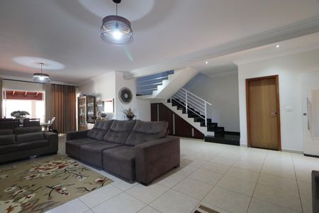 Casa de condomínio para alugar com 410m², 5 quartos e 4 vagasSala