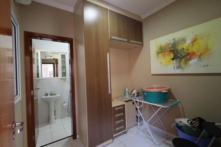 Casa de condomínio para alugar com 410m², 5 quartos e 4 vagasQuarto de Serviço