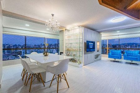 Apartamento à venda com 3 quartos, 235m² em Petrópolis, Porto Alegre