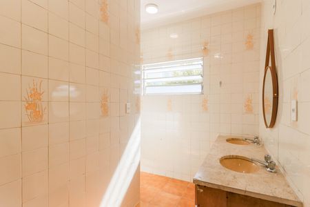 Banheiro de kitnet/studio para alugar com 1 quarto, 23m² em Vila Gertrudes, São Paulo