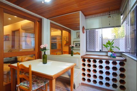 Varanda Gourmet de apartamento à venda com 3 quartos, 90m² em Petrópolis, Porto Alegre