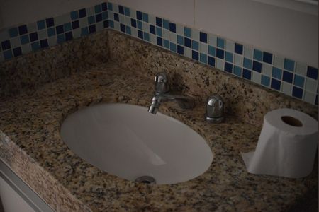 Apartamento à venda com 74m², 2 quartos e 2 vagasBanheiro Social