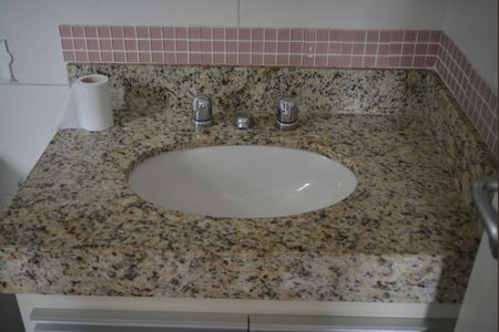 Apartamento à venda com 74m², 2 quartos e 2 vagasBanheiro da Suíte