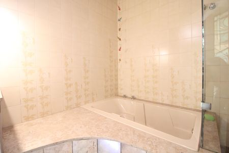 Casa para alugar com 570m², 5 quartos e 4 vagasBanheiro da Suíte 1