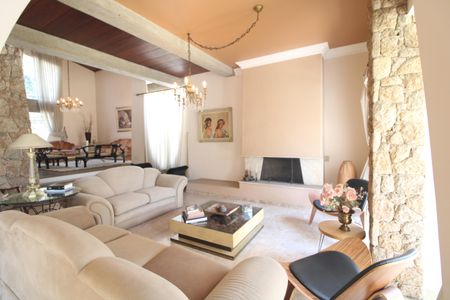 Casa para alugar com 570m², 5 quartos e 4 vagasSala