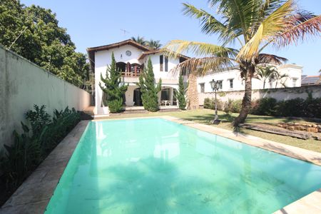 Casa para alugar com 570m², 5 quartos e 4 vagasÁrea Externa