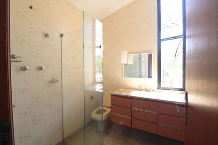 Casa para alugar com 570m², 5 quartos e 4 vagasBanheiro da Suíte 2