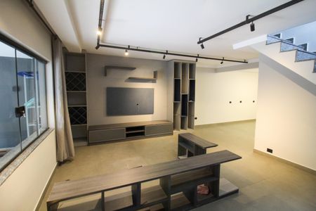 Sala de casa à venda com 3 quartos, 144m² em Vila Invernada, São Paulo