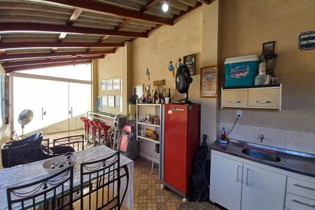 Casa à venda com 250m², 3 quartos e 3 vagas Casa à venda com 250m², 3 quartos e 3 vagasÁrea comum