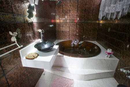 Casa de condomínio à venda com 380m², 3 quartos e 3 vagasBanheiro da Suíte 2