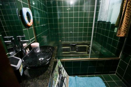 Casa de condomínio à venda com 380m², 3 quartos e 3 vagasBanheiro da Suíte 1