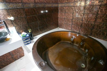 Casa de condomínio à venda com 380m², 3 quartos e 3 vagasBanheiro da Suíte 2