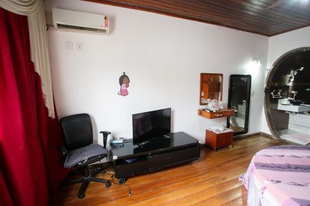 Casa de condomínio à venda com 380m², 3 quartos e 3 vagasSuíte 2