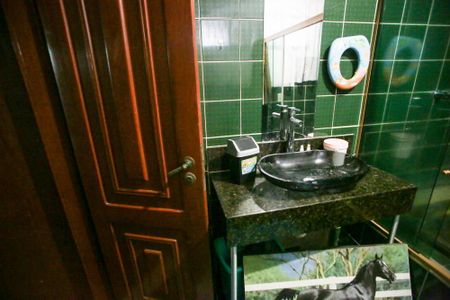 Casa de condomínio à venda com 380m², 3 quartos e 3 vagasBanheiro da Suíte 1